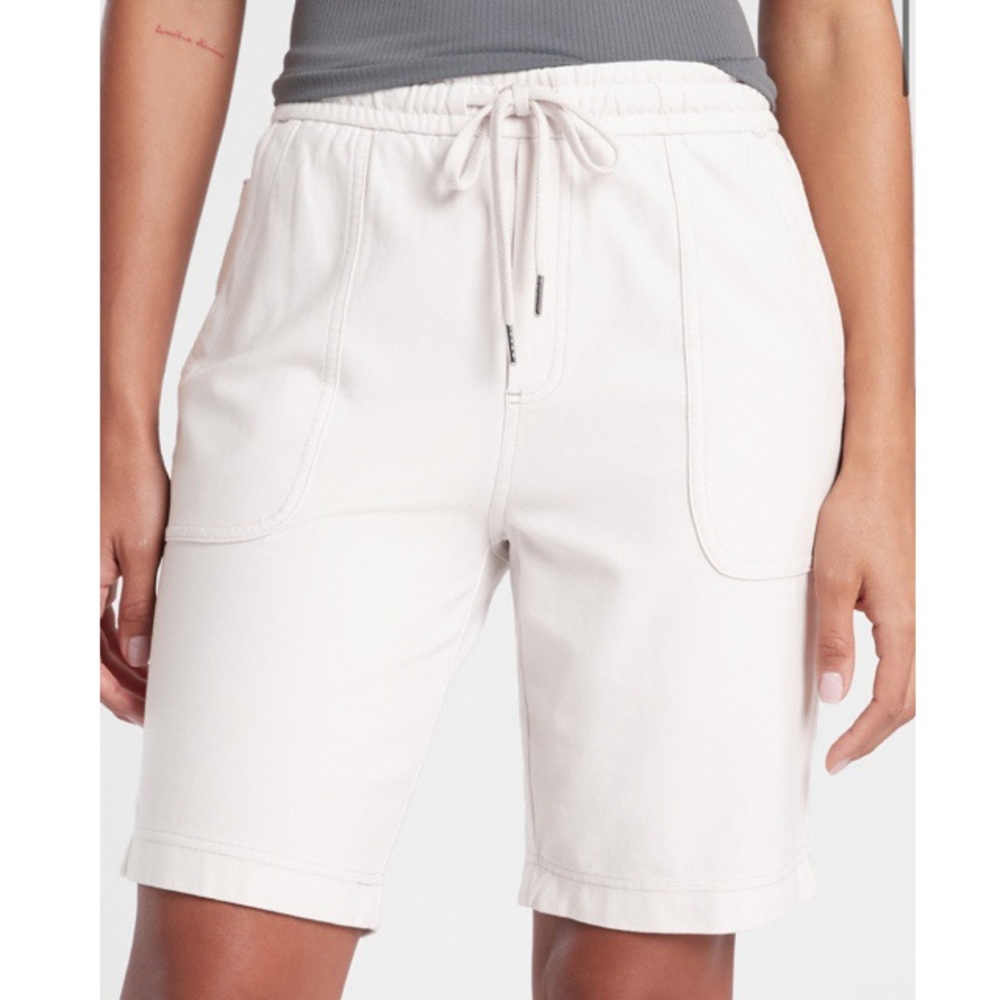 Athleta Farallon Bermuda Short in Birch Grey